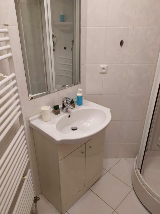 Kate & Jenny - Two-Level Apartment In The Old Town Bratislava Buitenkant foto