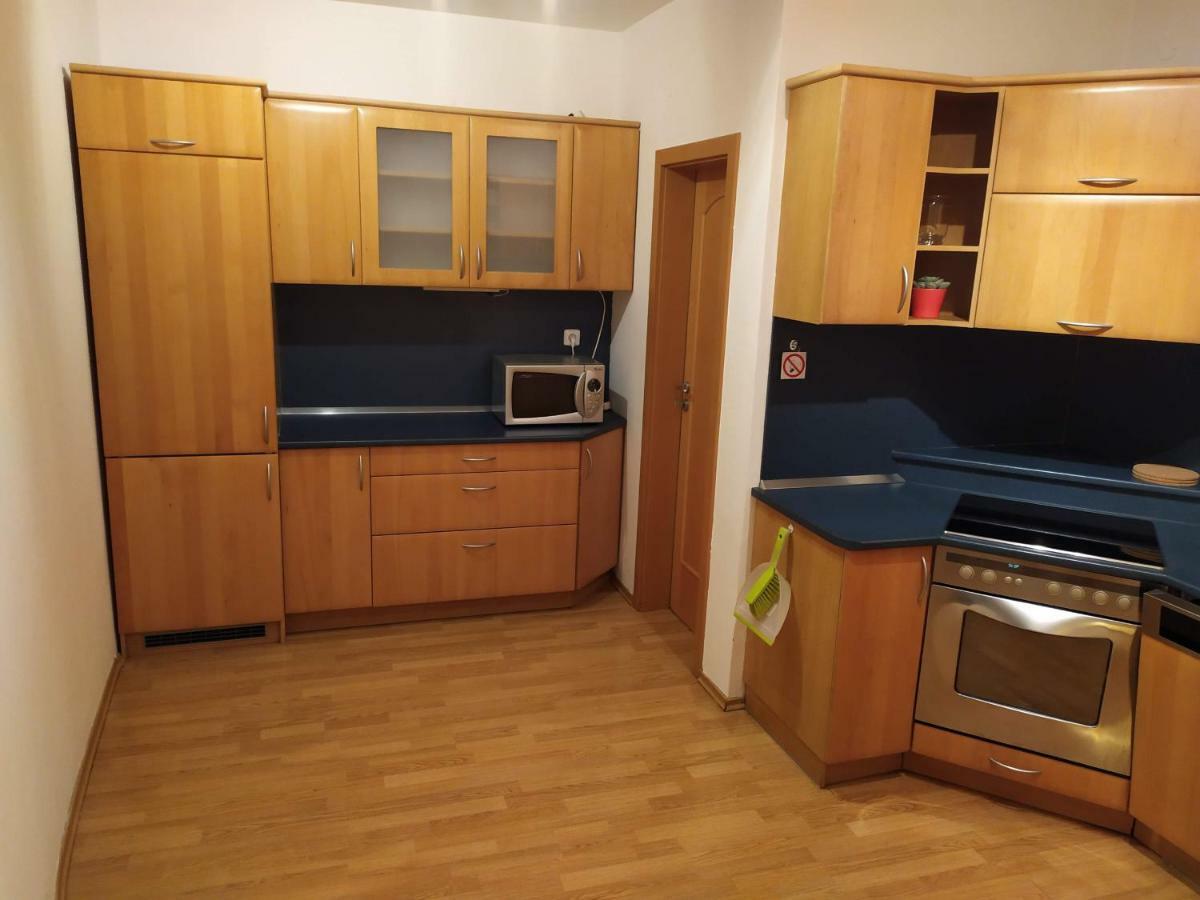 Kate & Jenny - Two-Level Apartment In The Old Town Bratislava Buitenkant foto