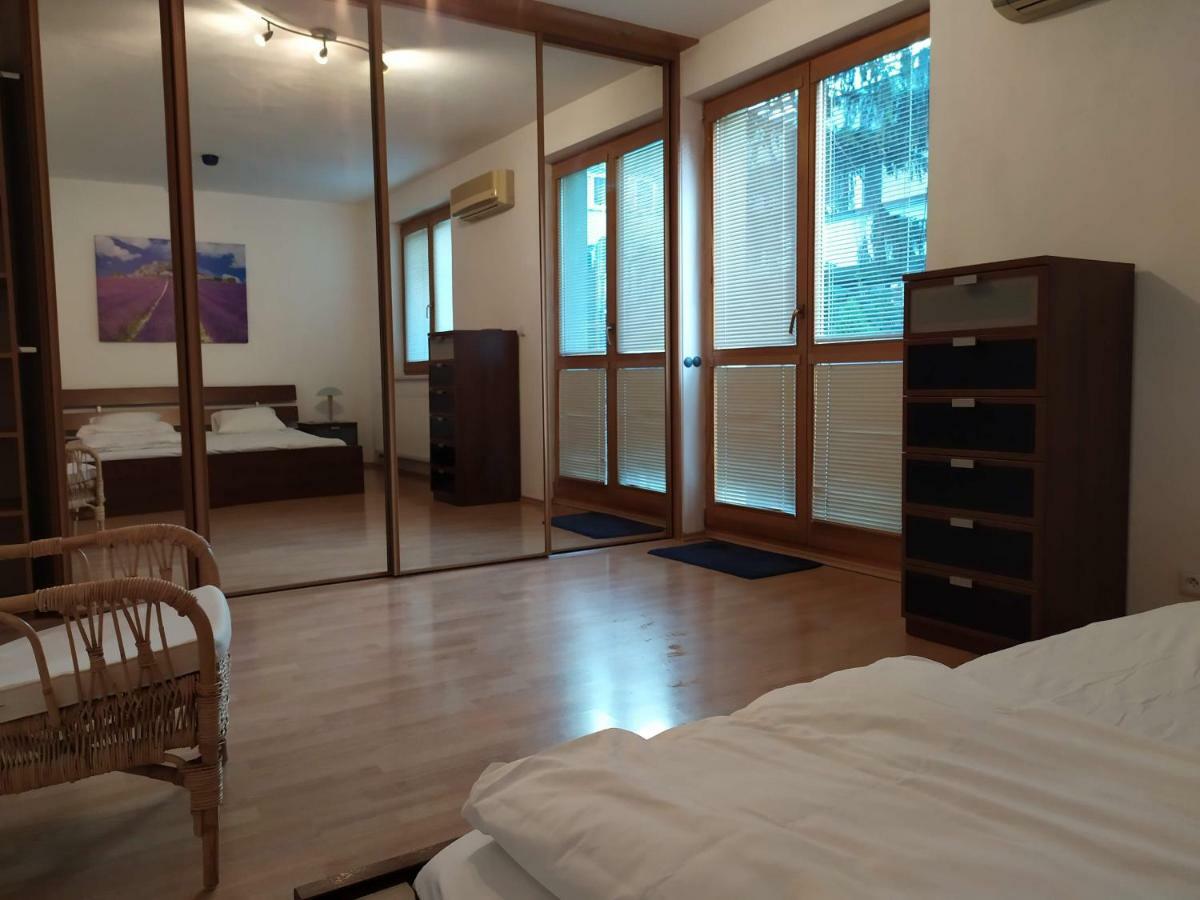 Kate & Jenny - Two-Level Apartment In The Old Town Bratislava Buitenkant foto